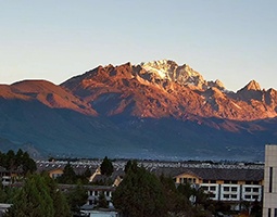 开宁4K慢直播智能球机为何能“盯”住玉龙雪山？